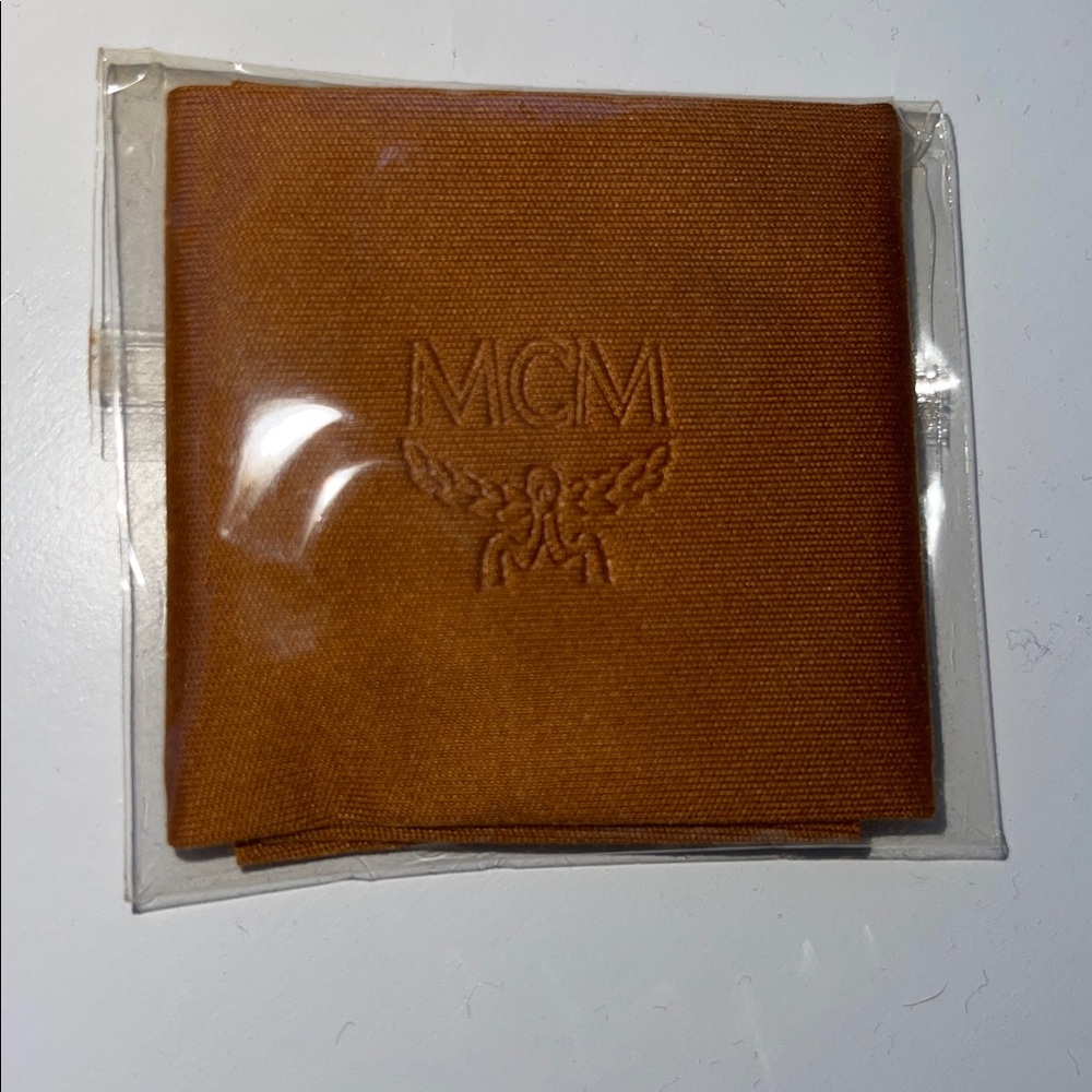 MCM Jumbo Hardshell Sunglasses Case in Cognac Visetos - Picture 5 of 9